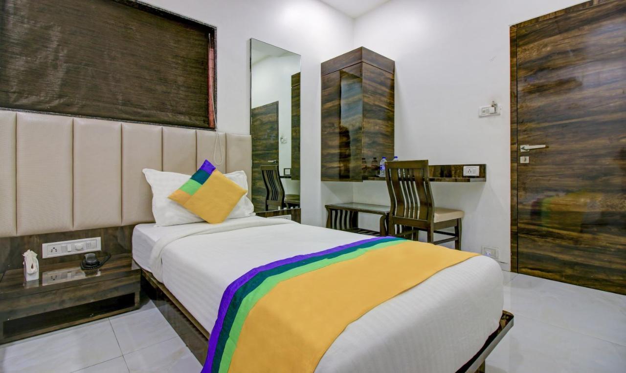 Hotel Magnet Mumbai  Buitenkant foto